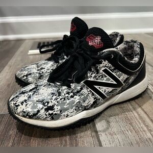 New Balance Youth Turf Cleats/Shoes Size 1